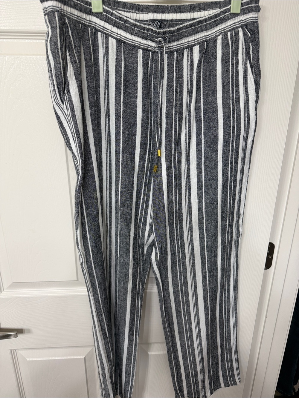 Ellen Tracy Black & White Vertical Stripe Wide-Leg Pants